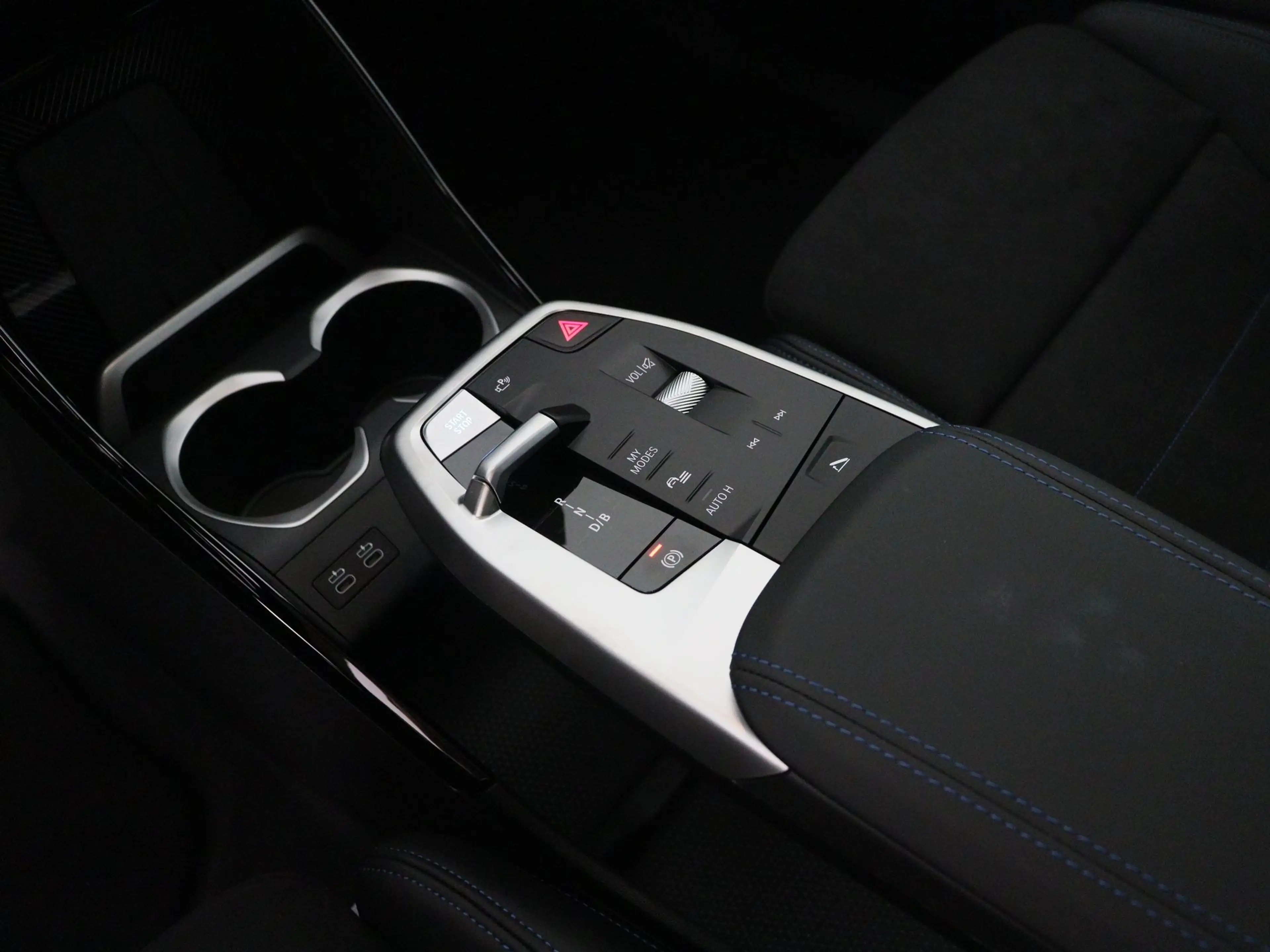 BMW iX1 eDrive20 67 kWh — photo 11