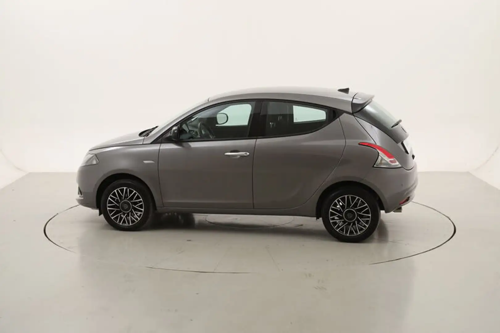 Lancia Ypsilon Hybrid Platino 1.0 Mild Hybrid 70CV Grigio - 2
