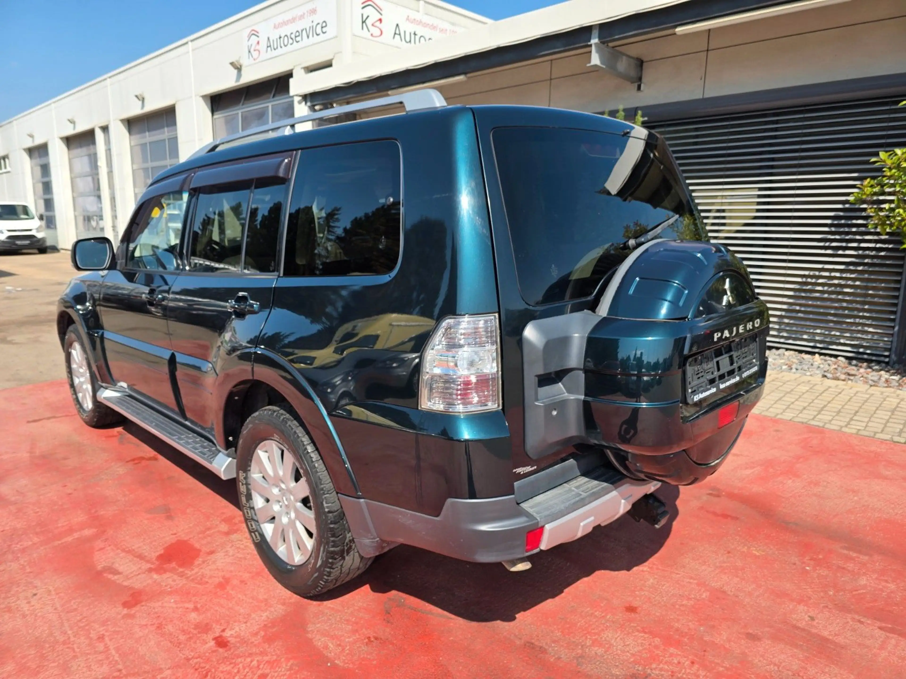 Mitsubishi Pajero 3.2 DI-D Instyle Pano/Navi/7-Sitzer — photo 8