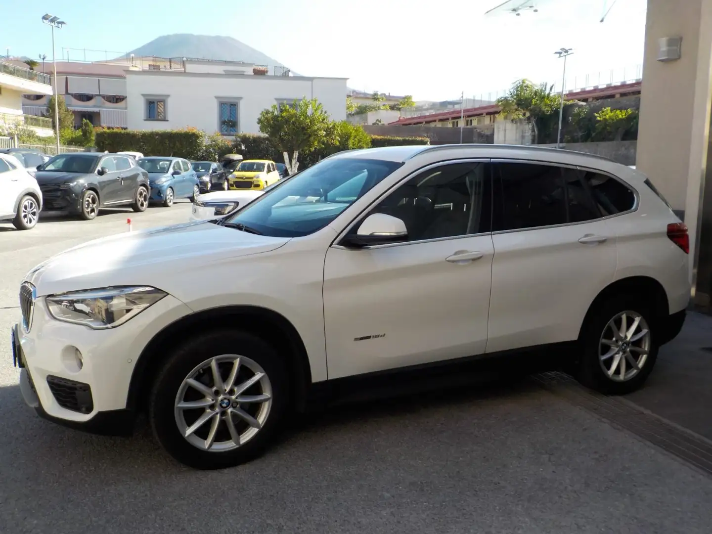 BMW X1 s Drive18d 150CV Advantage Blanc - 1