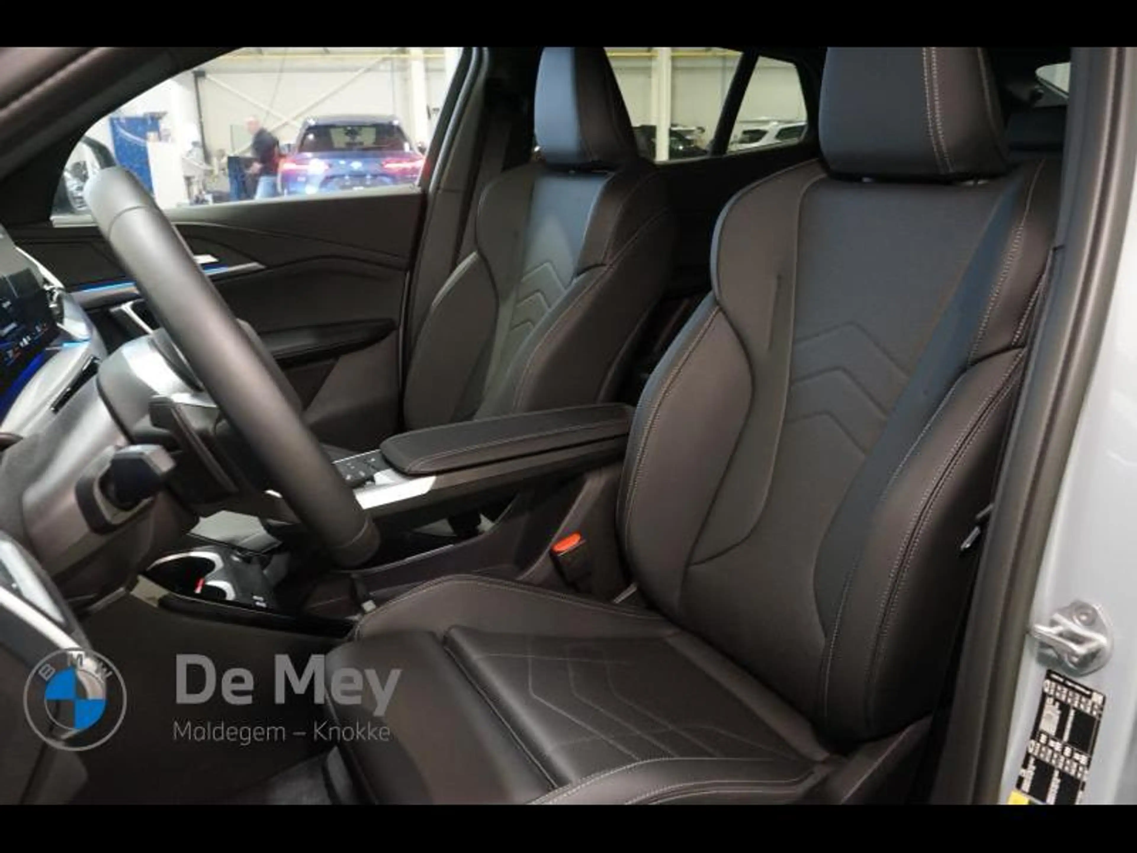 BMW iX2 iX2 xDrive30 — photo 8