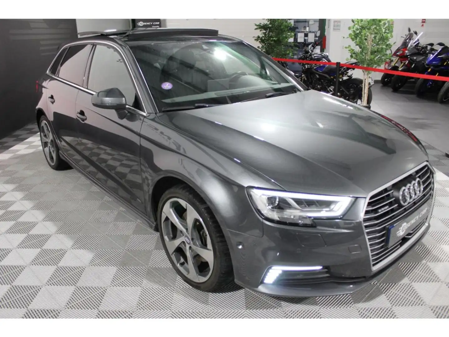 Audi A3 S LINE 1.4 TFSI E-TRON 204CH - BV S-Tronic 7 Gris - 2