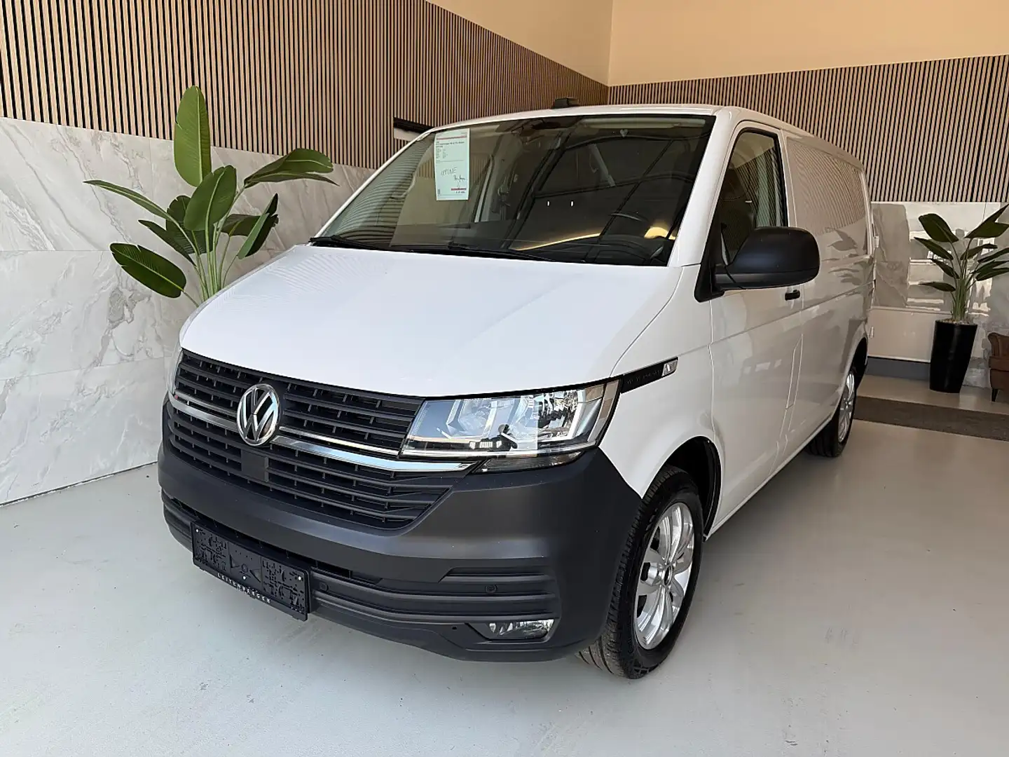 Volkswagen T6.1 Transporter 4Motion KR HK 2,0 TDI DSG AHK, Rückfahrkamera, ... Weiß - 1