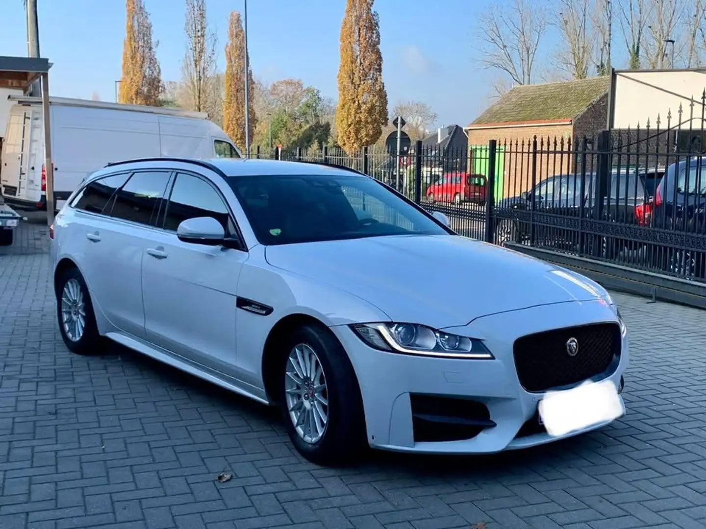 Jaguar XF XF E-Performance Sportbrake Aut. R-Sport Wit - 2