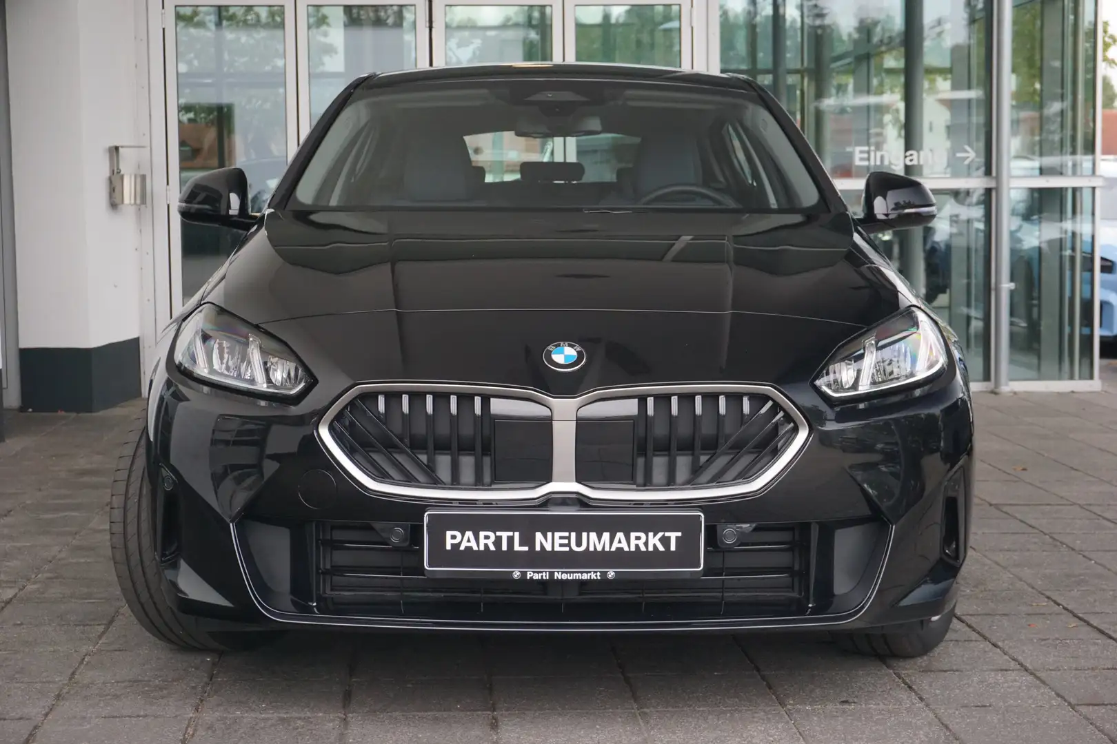 BMW 118 d NAVI LED DrivingAssist RFK Sportsitze Schwarz - 2