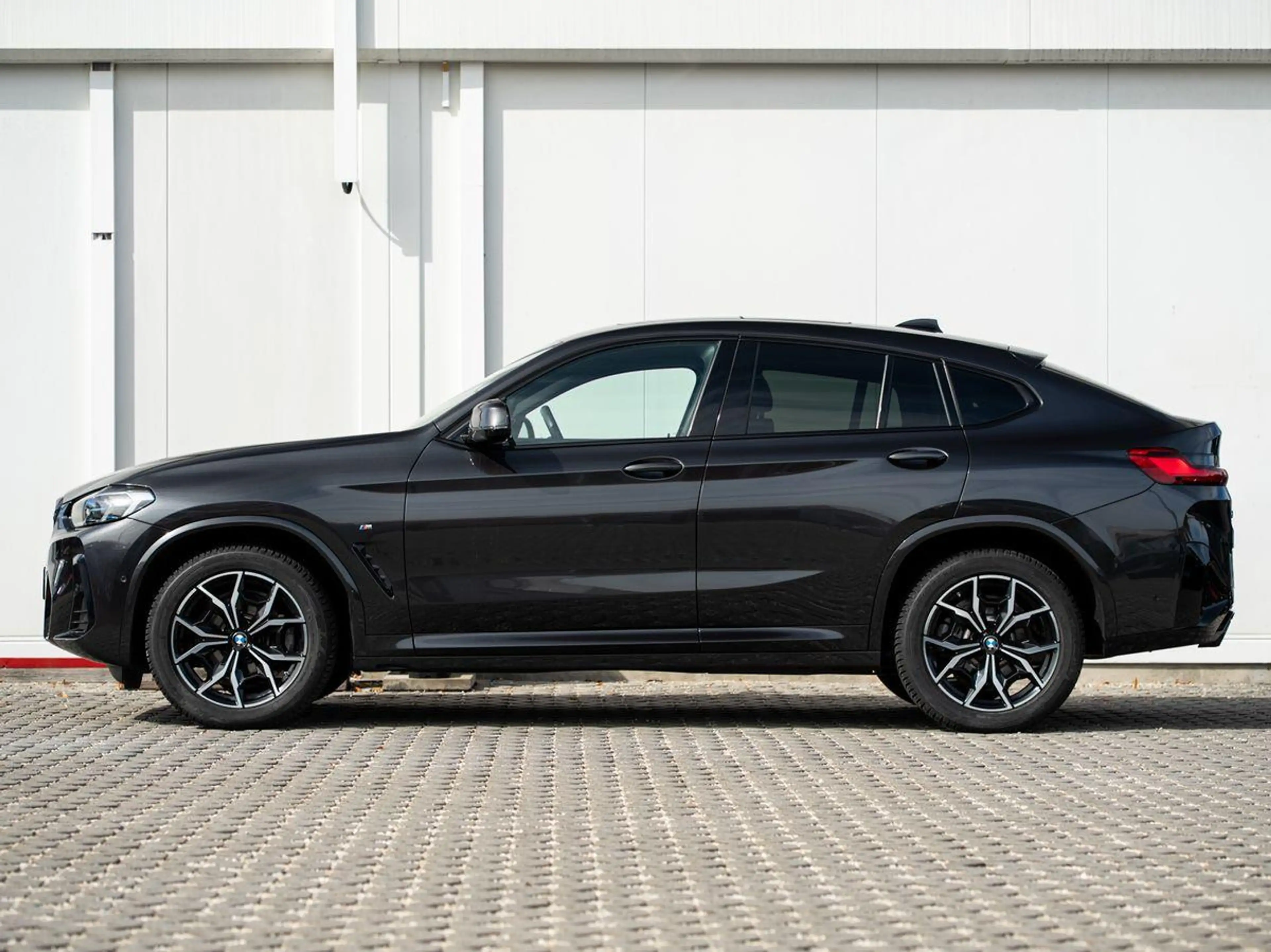 BMW X4 xDrive20d M-Sport AHK PANO ACC Laser HuD KoZg — photo 9