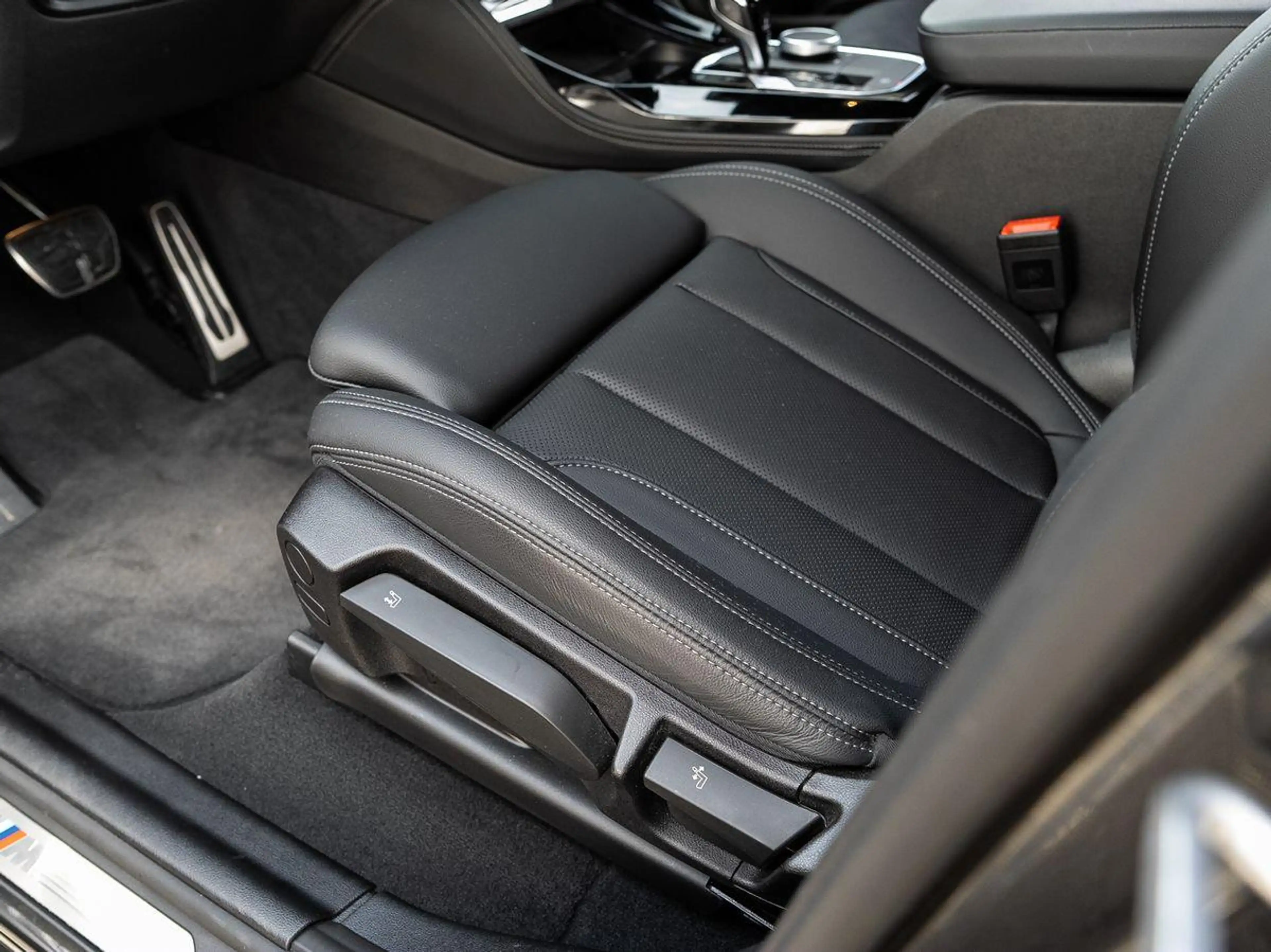 BMW X4 xDrive20d M-Sport AHK PANO ACC Laser HuD KoZg — photo 13