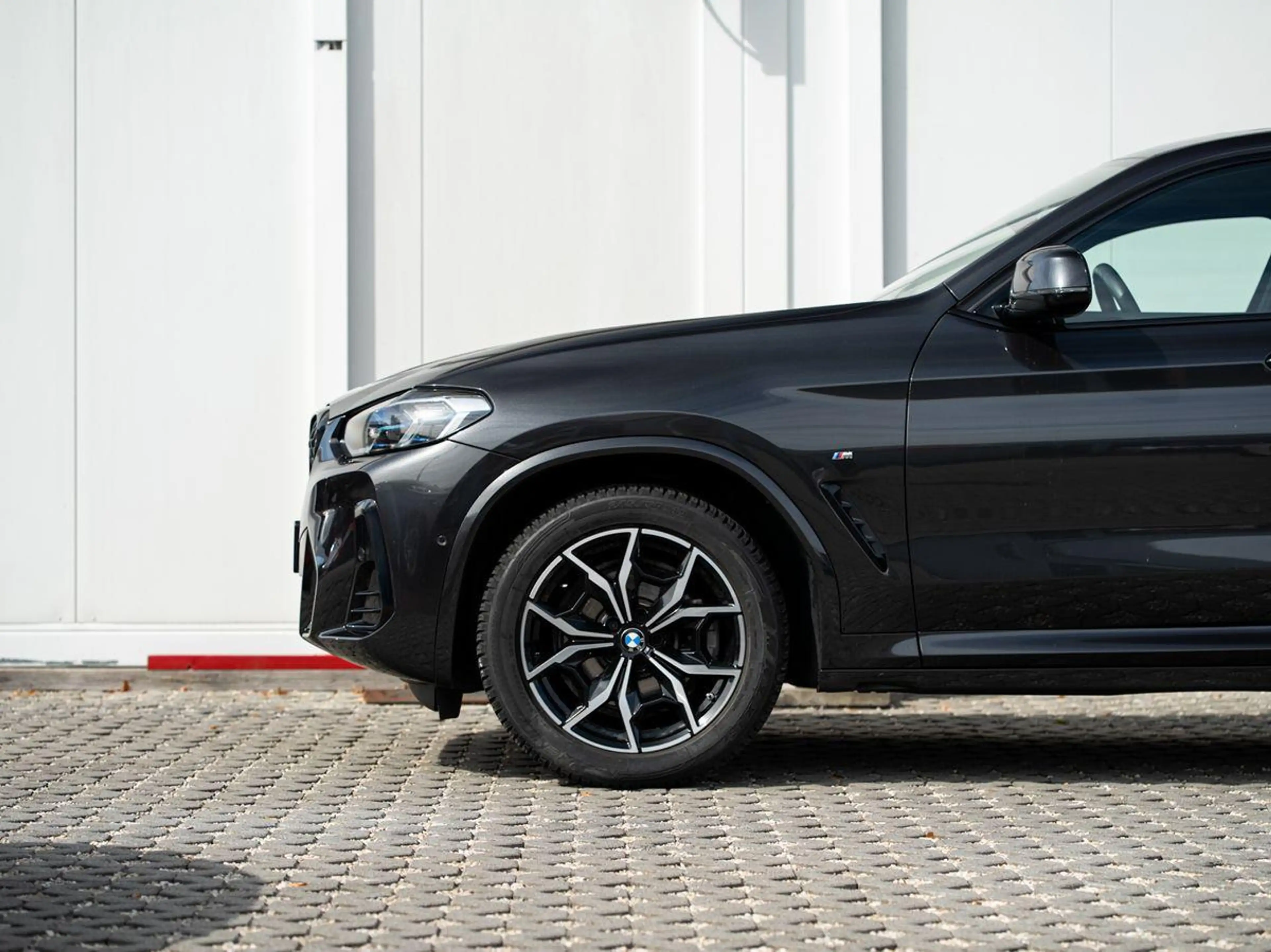 BMW X4 xDrive20d M-Sport AHK PANO ACC Laser HuD KoZg — photo 10