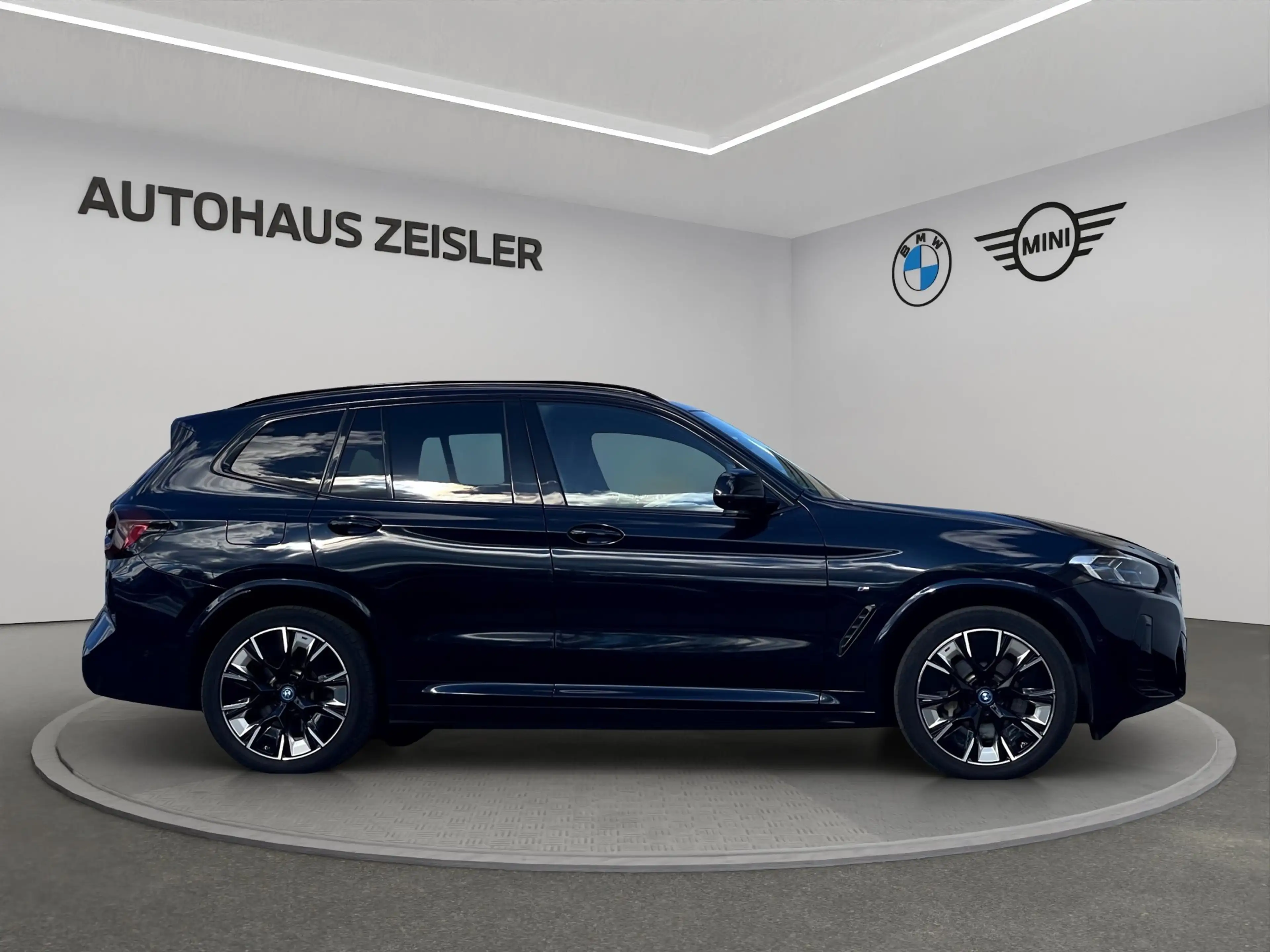 BMW iX3 M Sport — photo 3