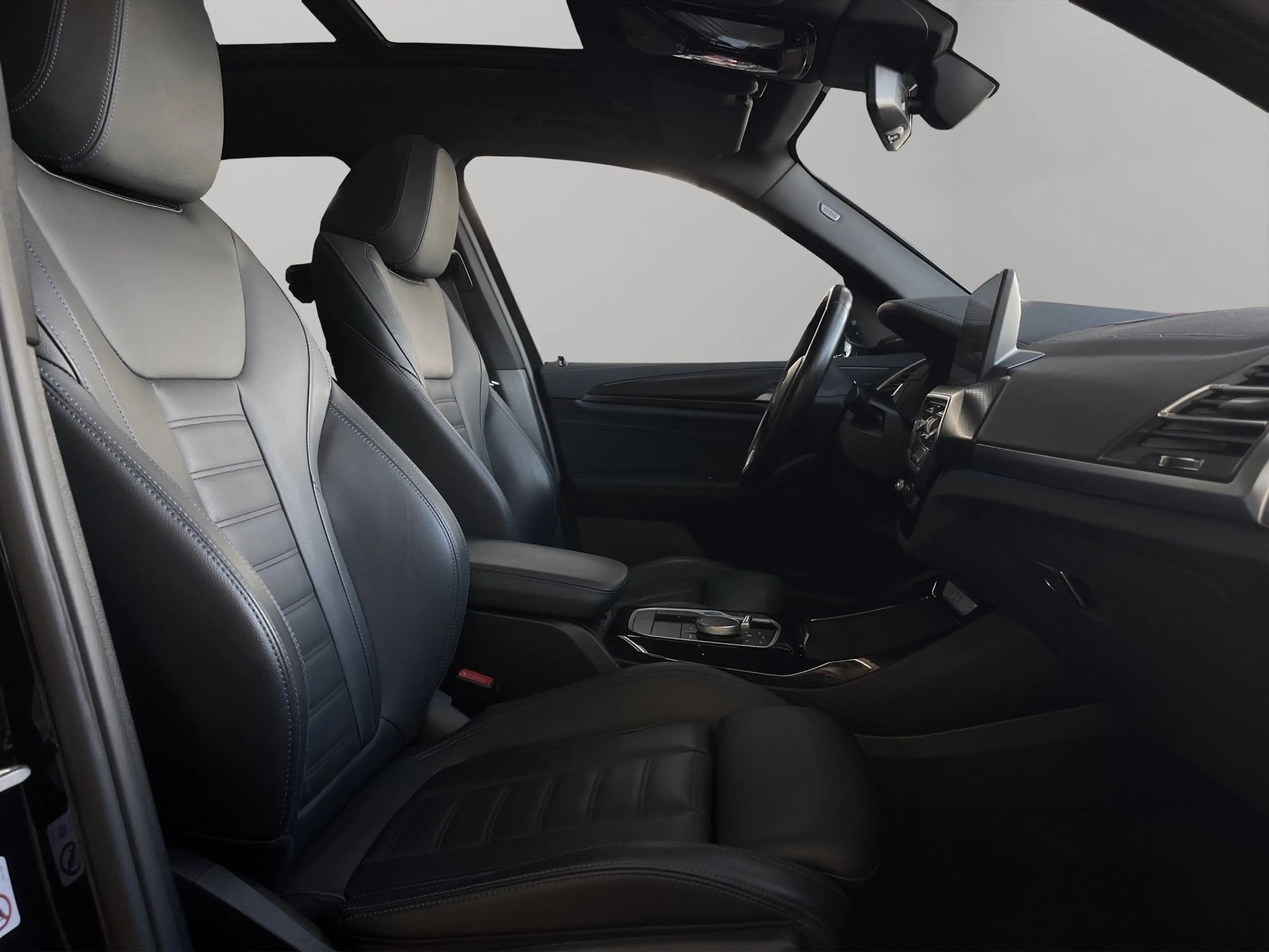 BMW iX3 M Sport — photo 12