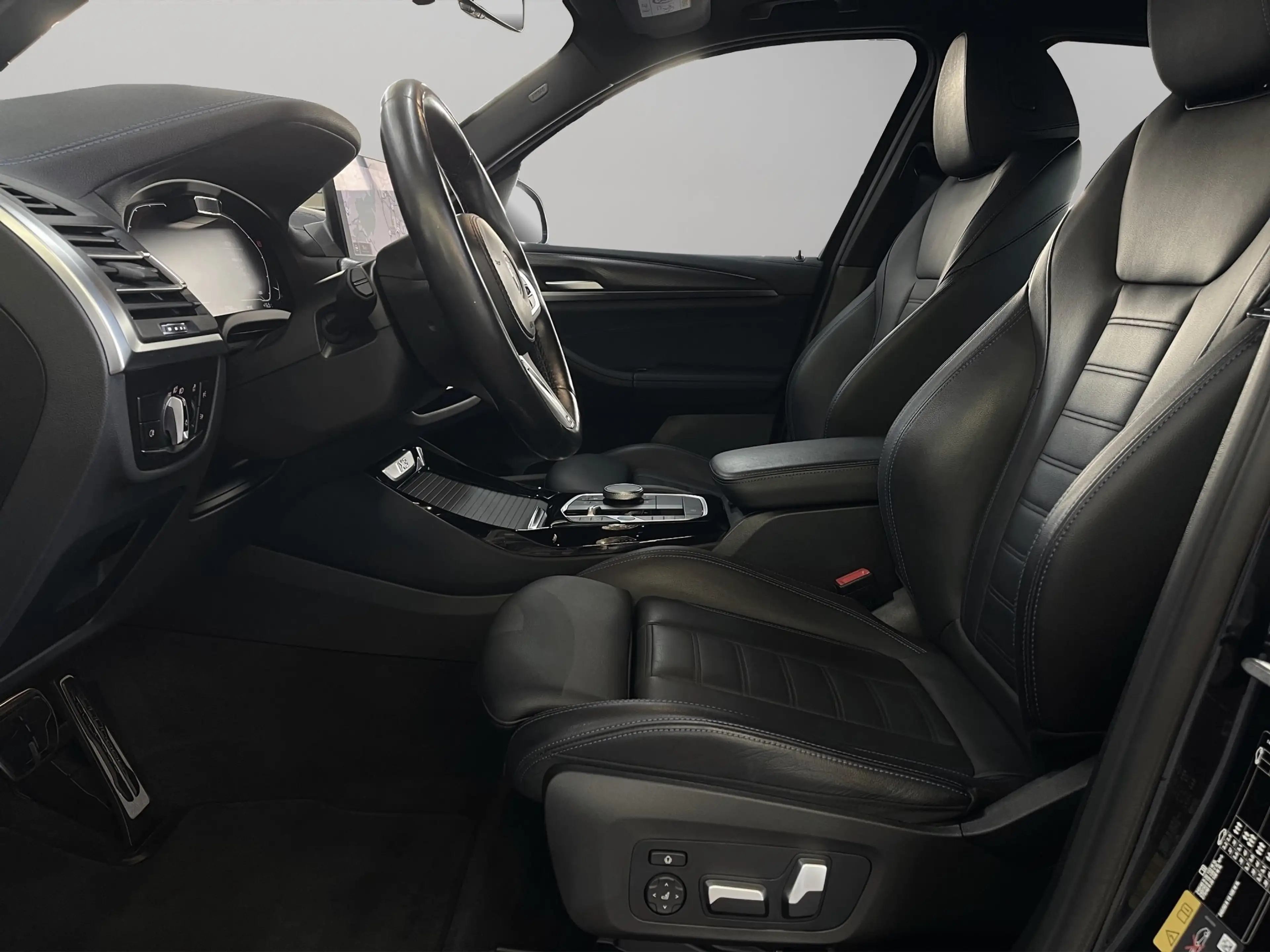 BMW iX3 M Sport — photo 9