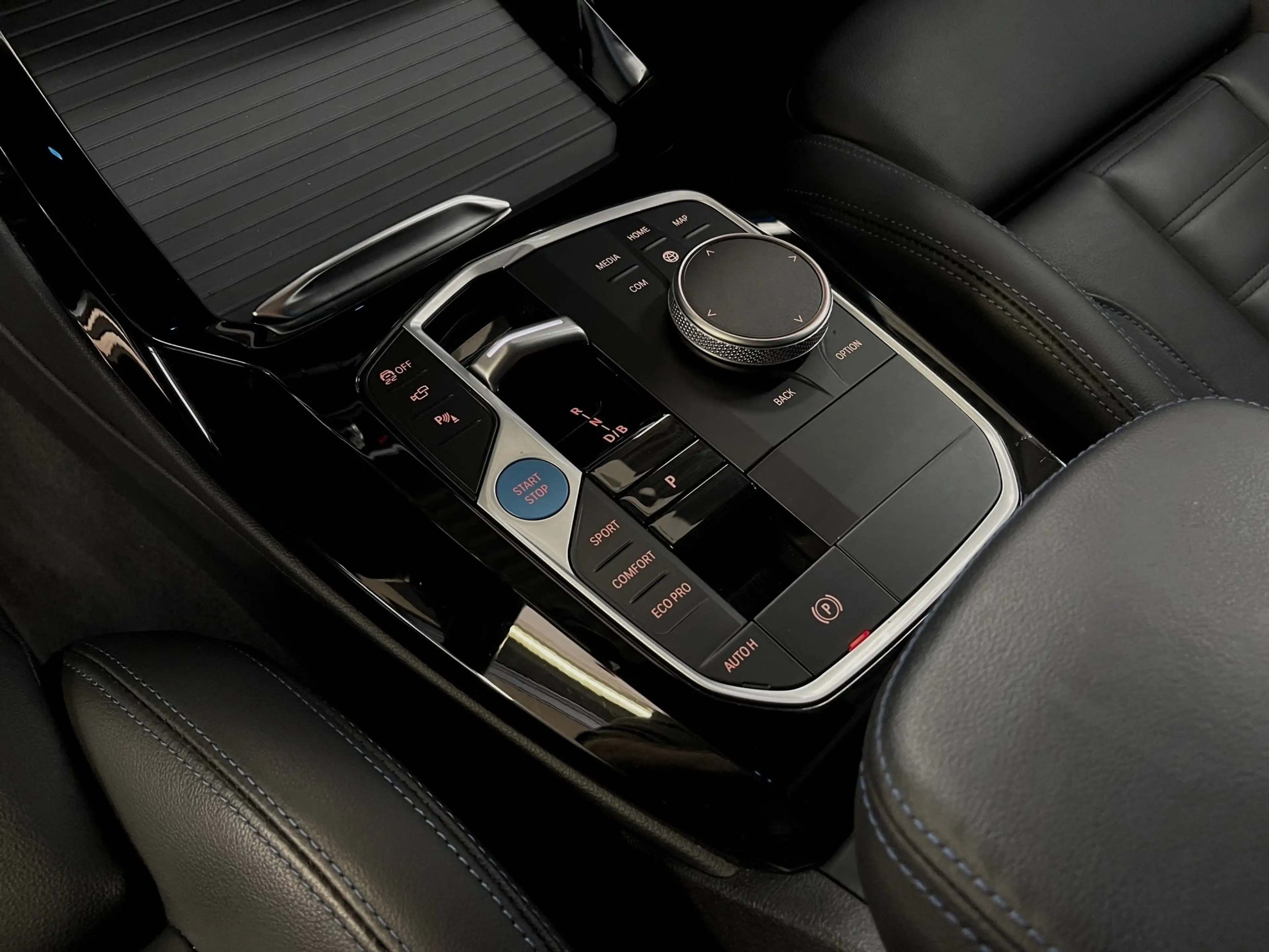 BMW iX3 M Sport — photo 10