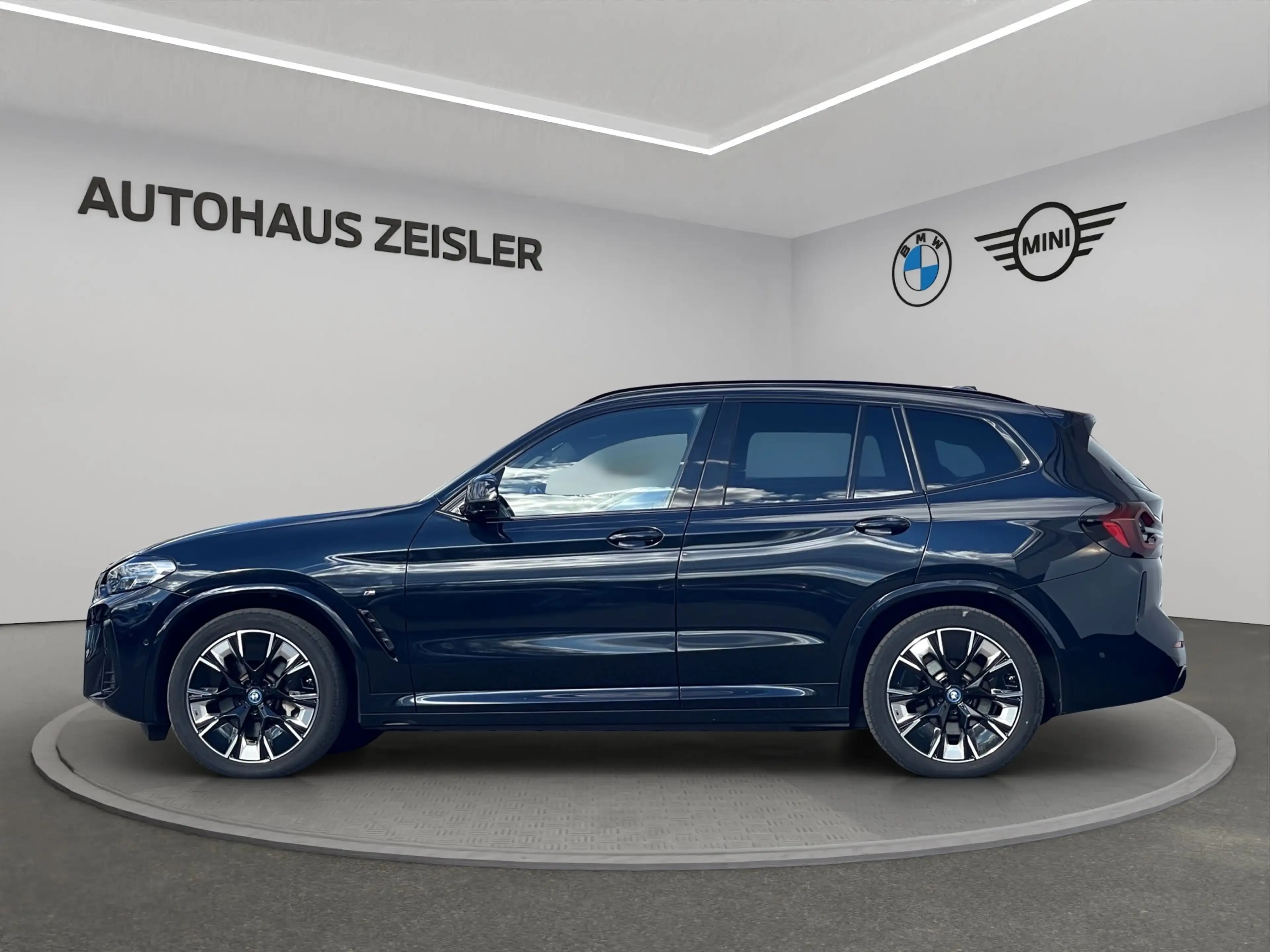 BMW iX3 M Sport — photo 4