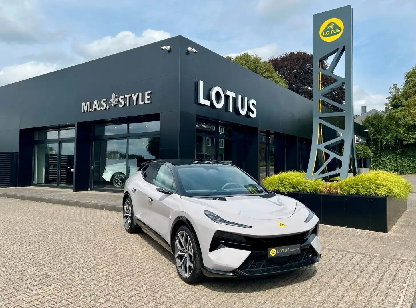 Lotus Eletre R Lotus Wuppertal Grau - 1