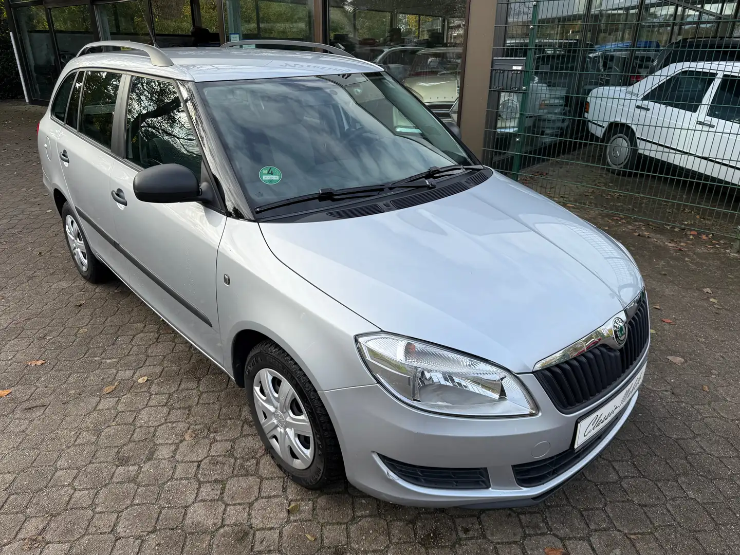 Skoda Fabia II Combi 1.2 HTP Combi Special *nur 95 TKM*HU neu* Silber - 1