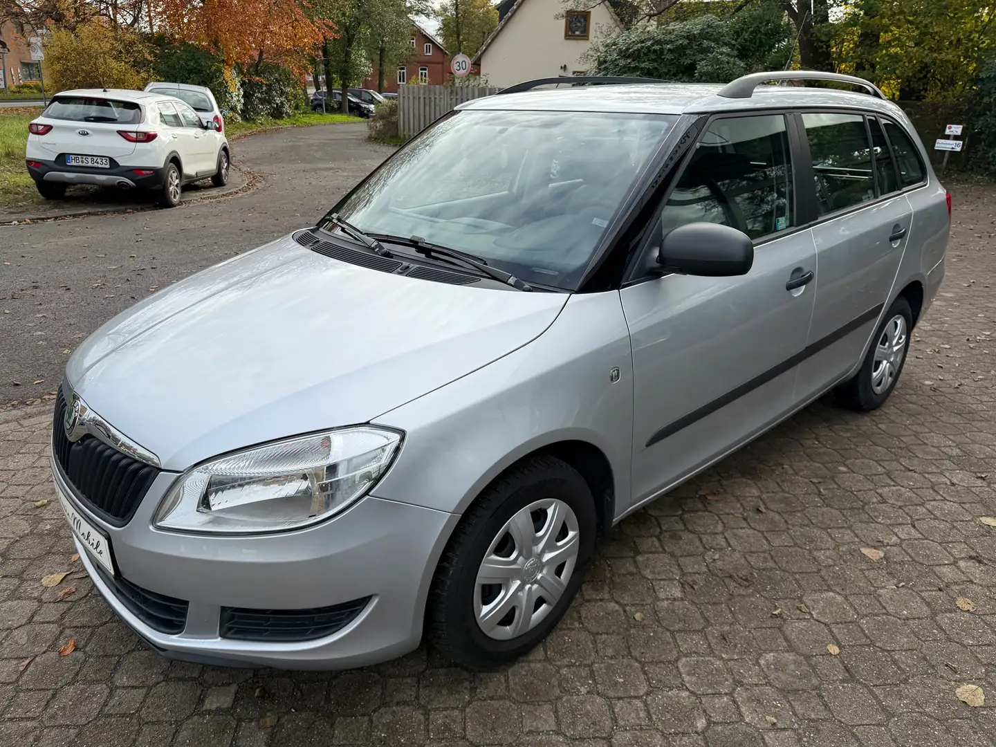 Skoda Fabia II Combi 1.2 HTP Combi Special *nur 95 TKM*HU neu* Silber - 2