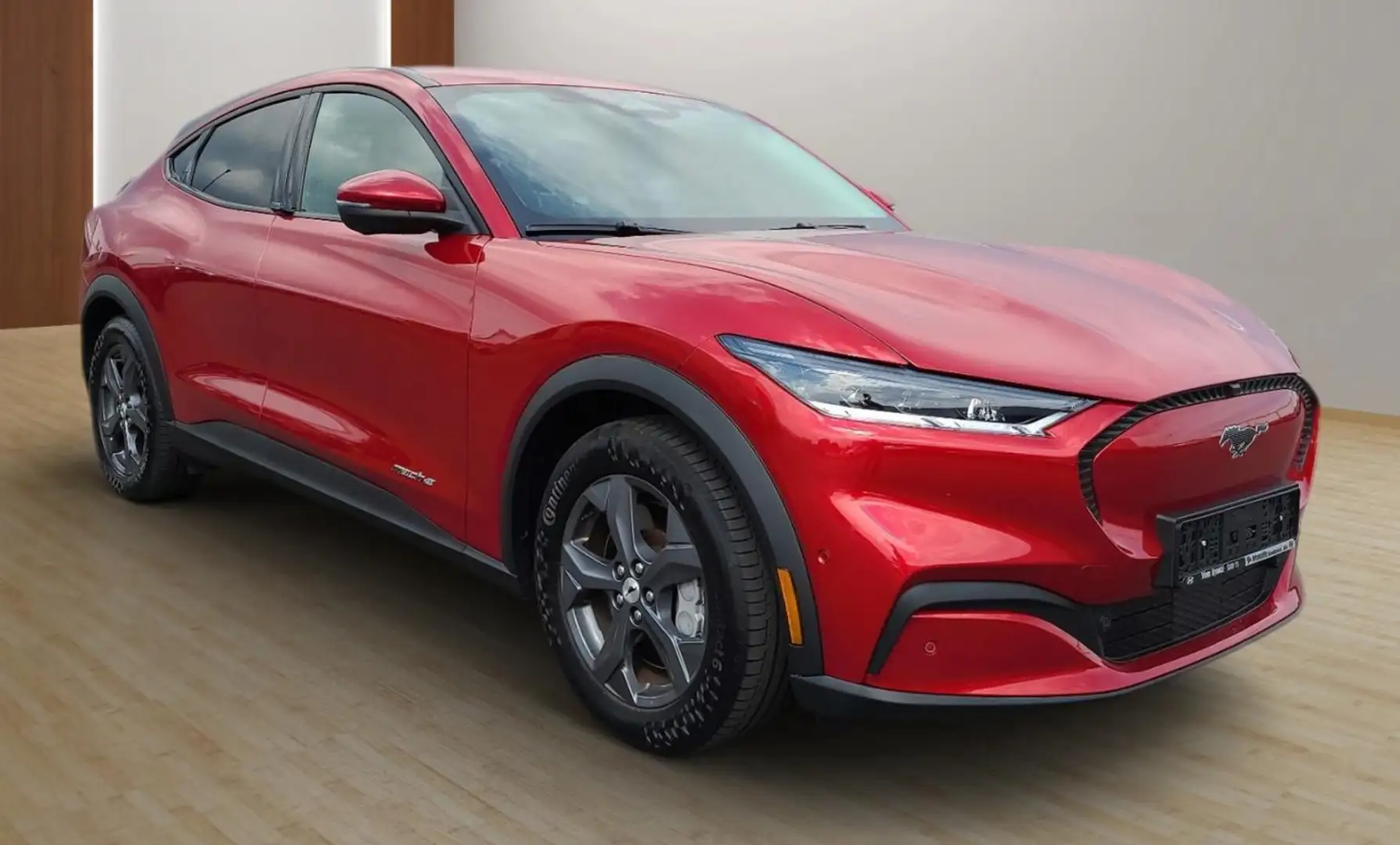Ford Mustang Mach-E 76 kWh Standard Range Tech.1 DAB, Digitales Coc... Rojo - 2