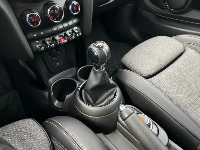Mini Cooper Cooper view 14