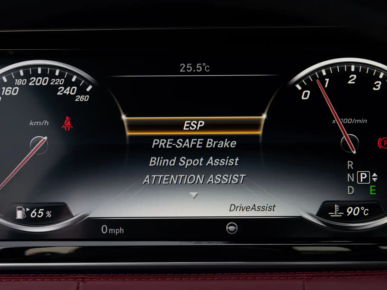 Mercedes-Benz S-Class снимка Mercedes-Benz S-Class