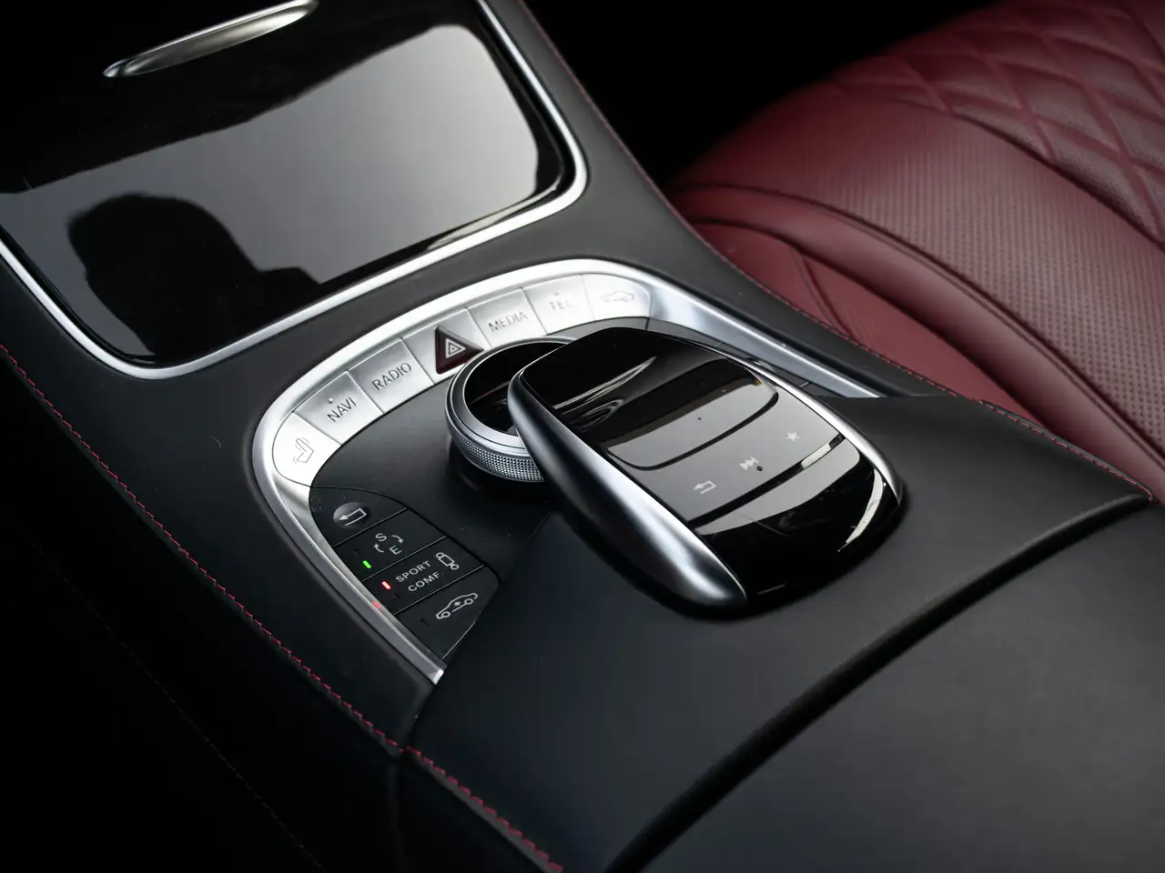 Mercedes-Benz S-Class снимка Mercedes-Benz S-Class