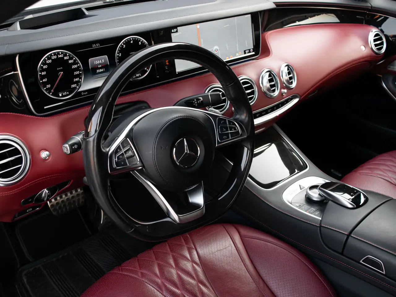Mercedes-Benz S-Class снимка Mercedes-Benz S-Class
