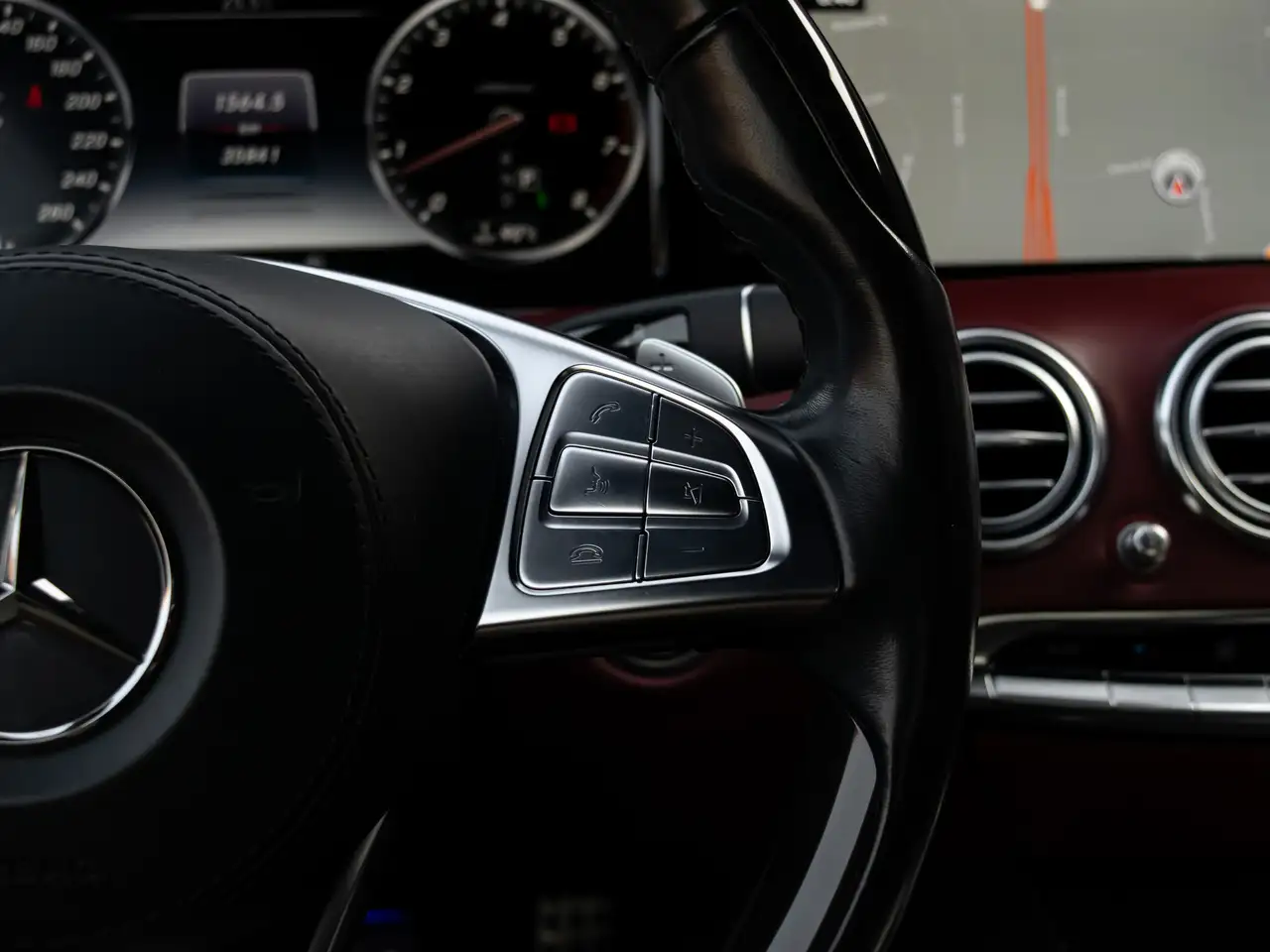 Mercedes-Benz S-Class снимка Mercedes-Benz S-Class