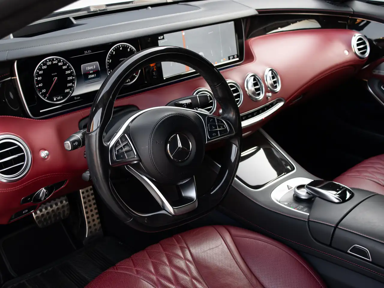 Mercedes-Benz S-Class снимка Mercedes-Benz S-Class