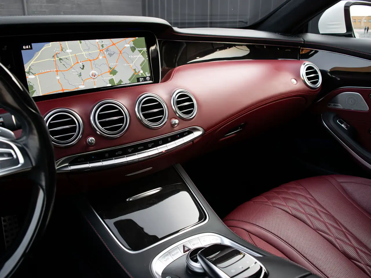 Mercedes-Benz S-Class снимка Mercedes-Benz S-Class