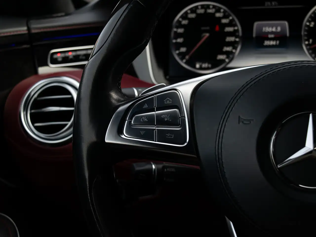 Mercedes-Benz S-Class снимка Mercedes-Benz S-Class