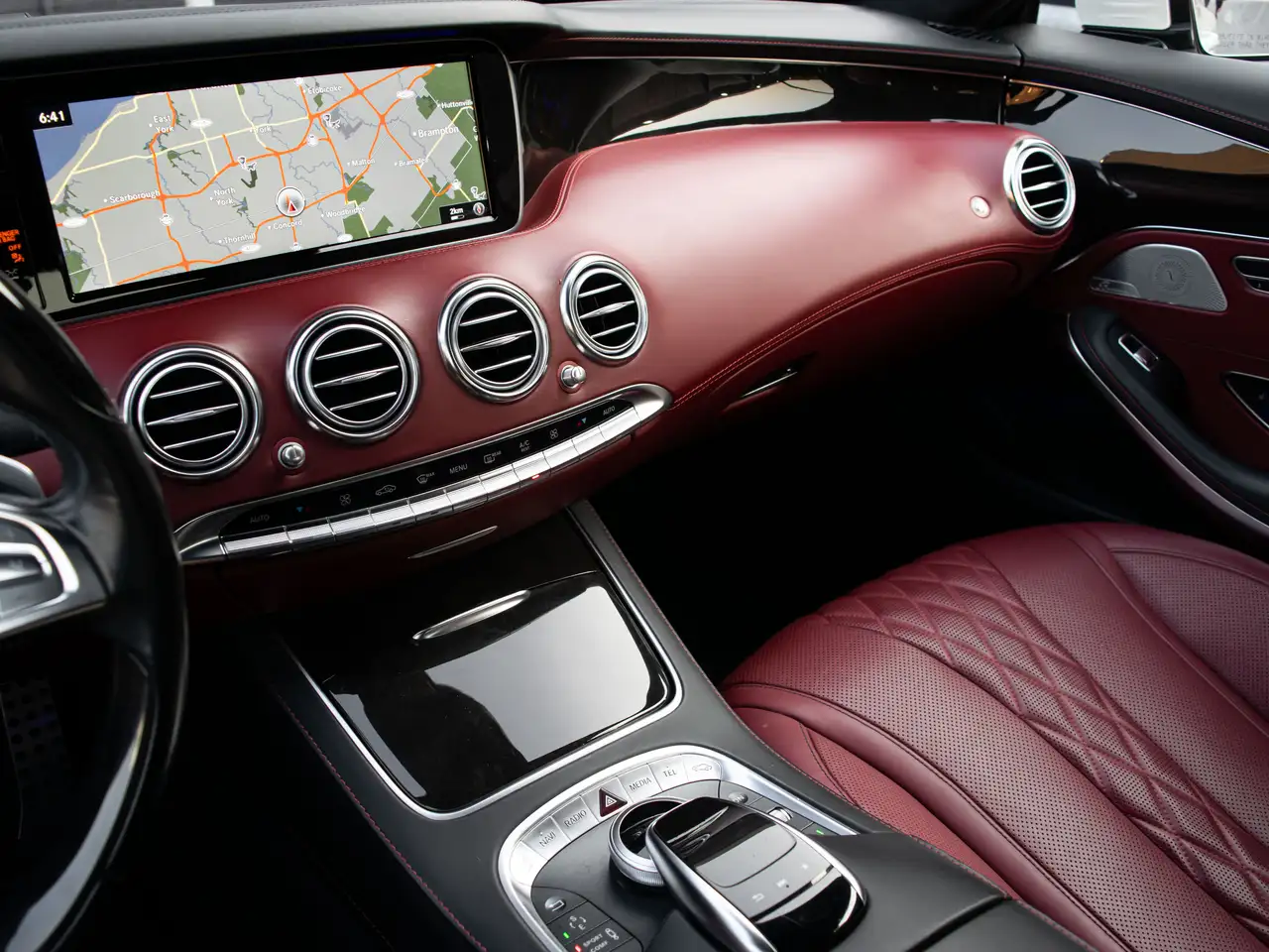 Mercedes-Benz S-Class снимка Mercedes-Benz S-Class
