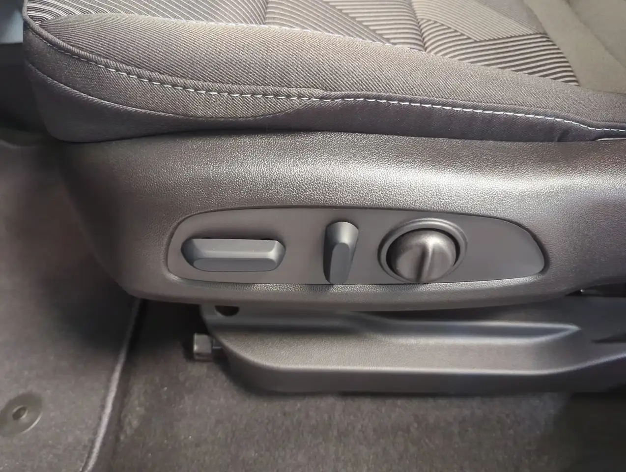 Chevrolet Bolt photo Chevrolet Bolt