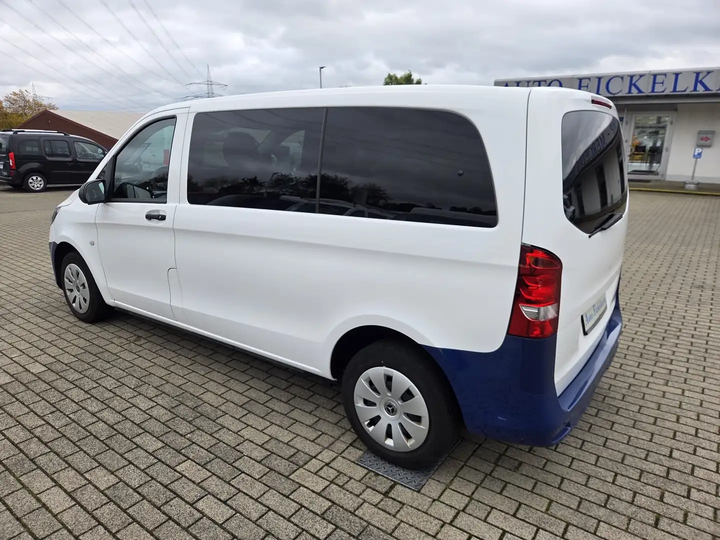 Mercedes-Benz Vito Vito 114 9G Tourer P kompakt NAVI AHK STH RFK LIEG Weiß - 2
