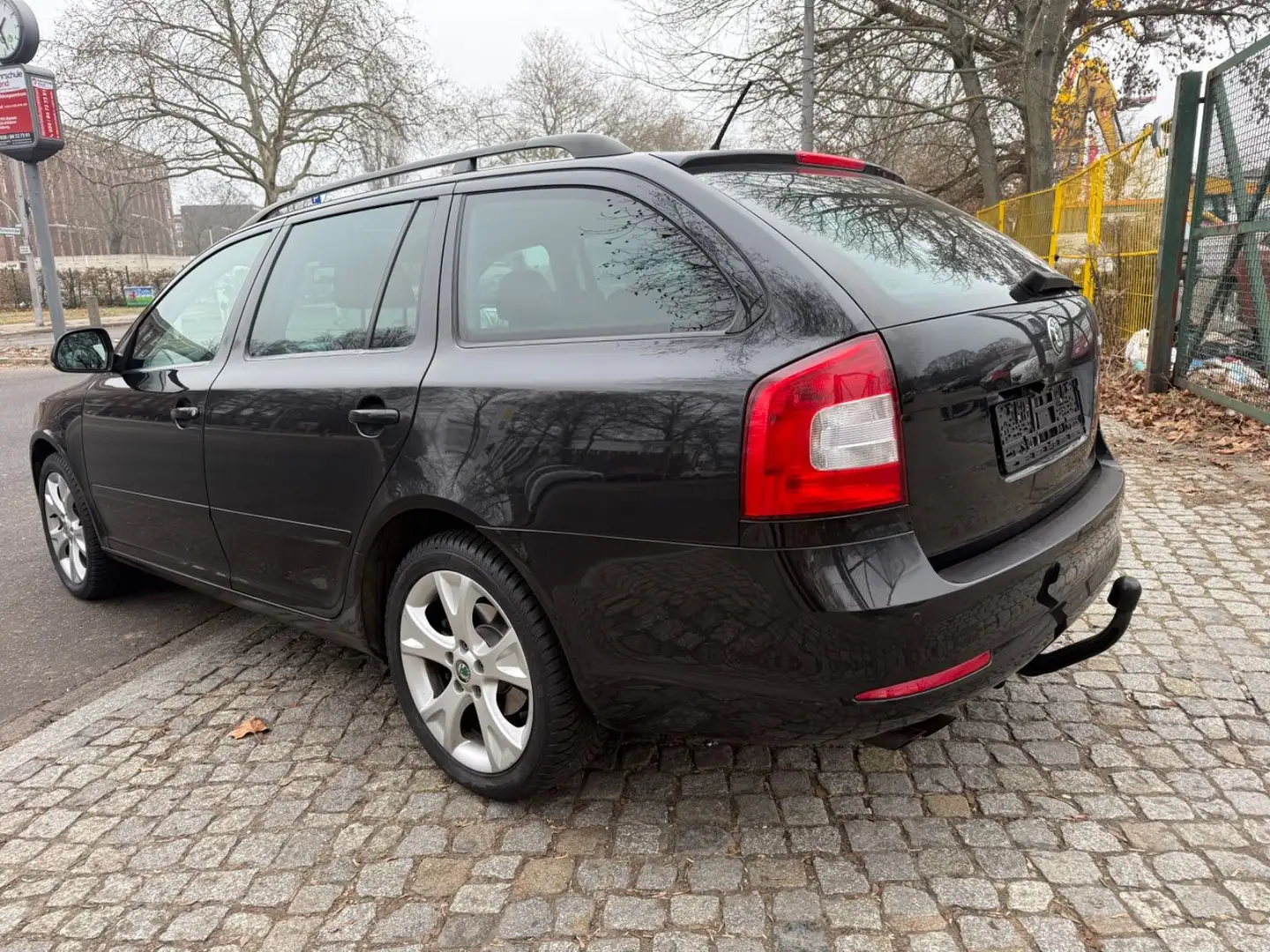 Skoda Octavia Combi Elegance Schwarz - 2