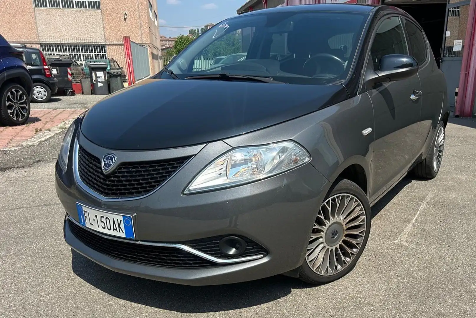 Lancia Ypsilon Ypsilon 1.2 Gold ecochic Gpl 69cv  OK NEOPATENTATI Grijs - 2