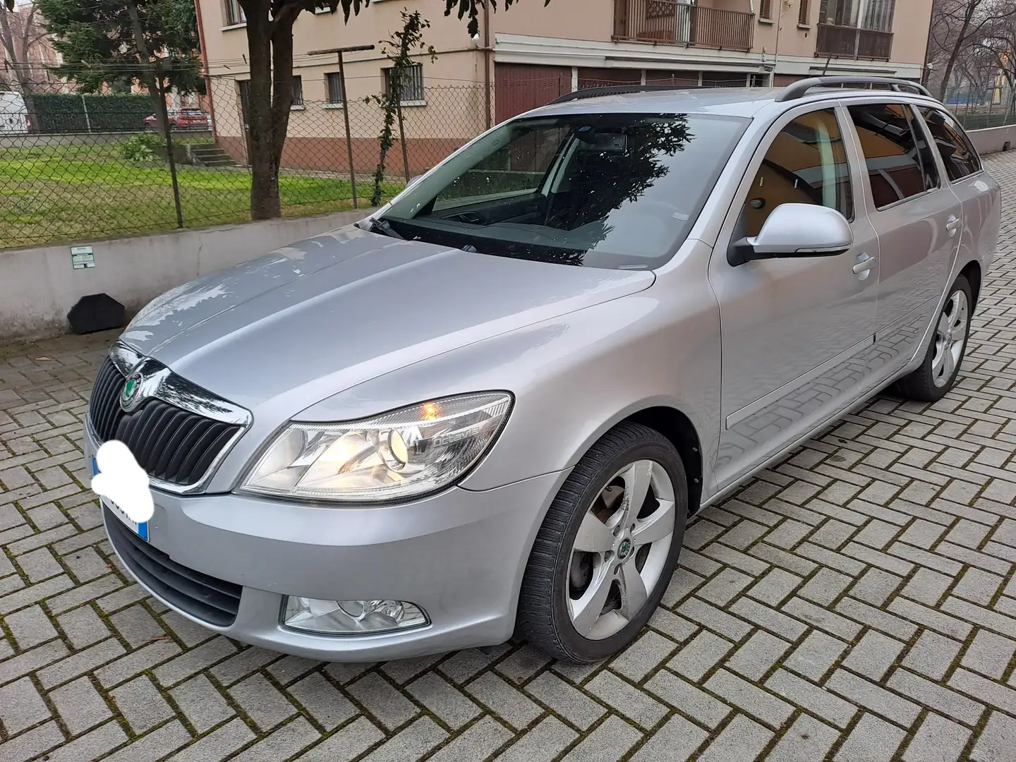 Skoda Octavia Octavia II 2009 Wagon  2.0 tdi  Elegance dsg Argento - 1