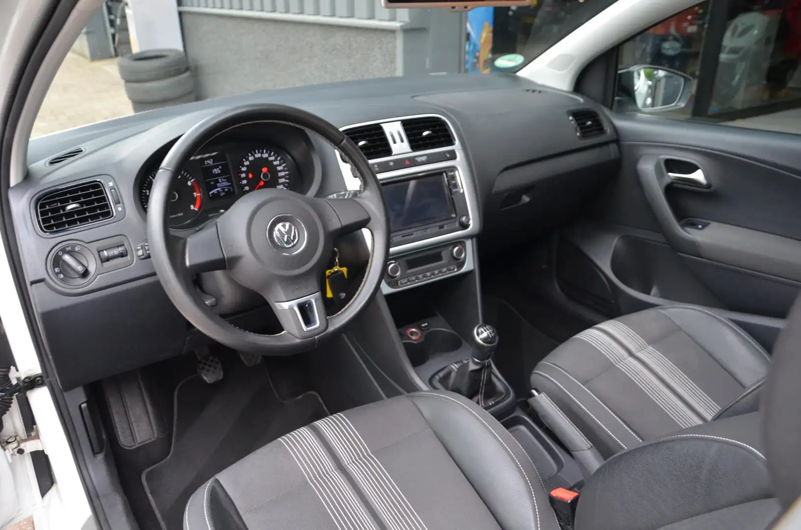 Volkswagen Polo 1.4-16V Match Pano|Carplay|Clima|Stoelverw.|16inch Wit - 2