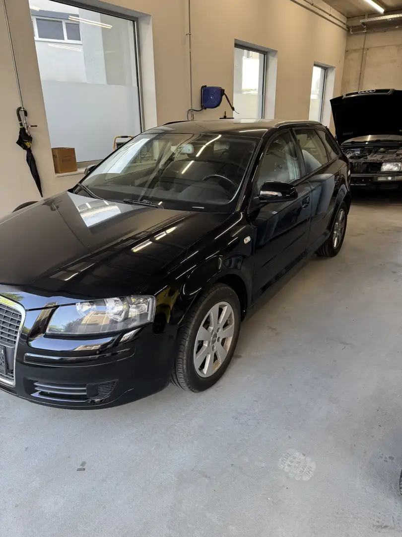 Audi A3 SB Ambiente 2,0 TDI DPF DSG Schwarz - 2
