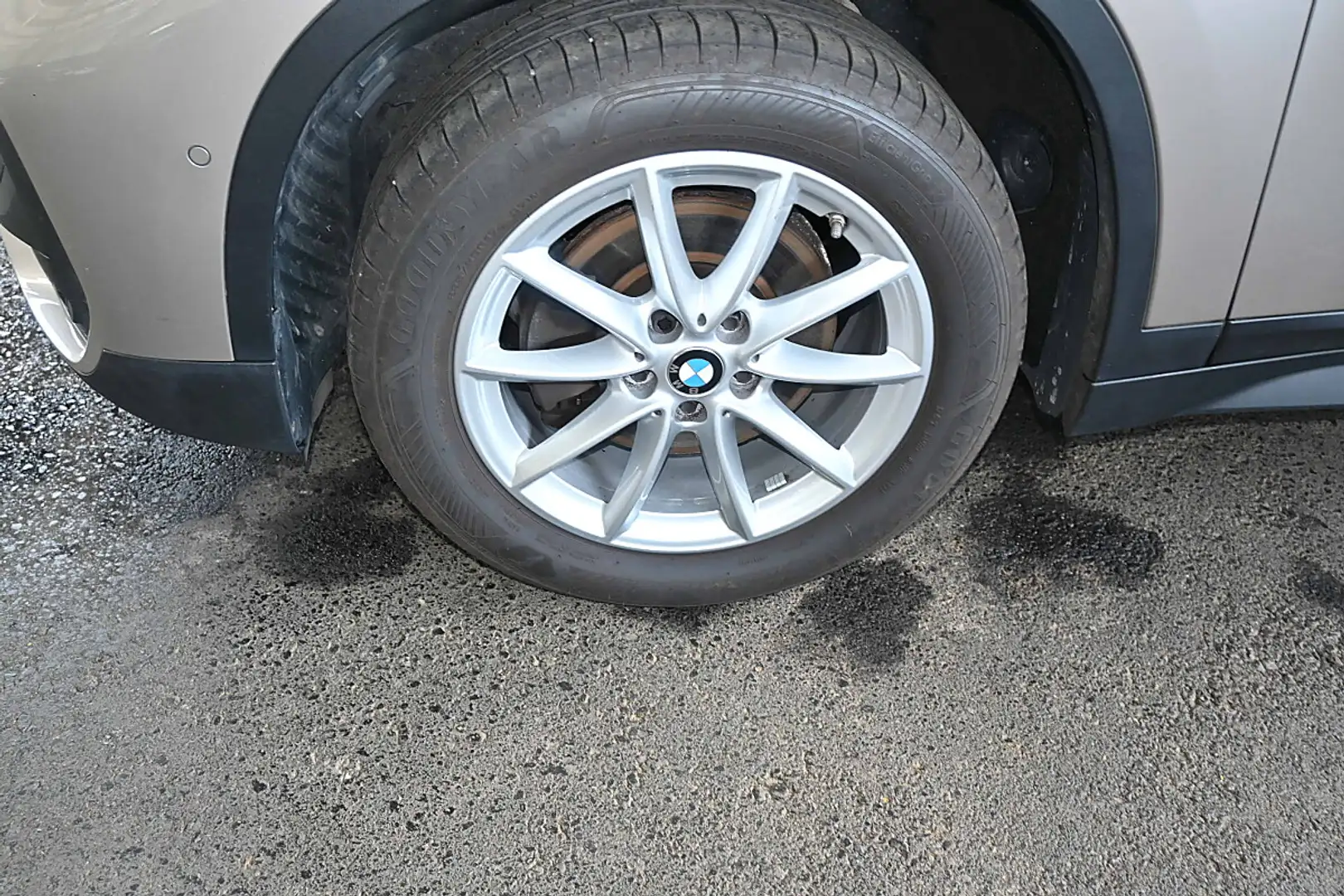 BMW X1 sDrive18d; LED, Head-UP, R-Kamera, Sportsitze, ... Silber - 2