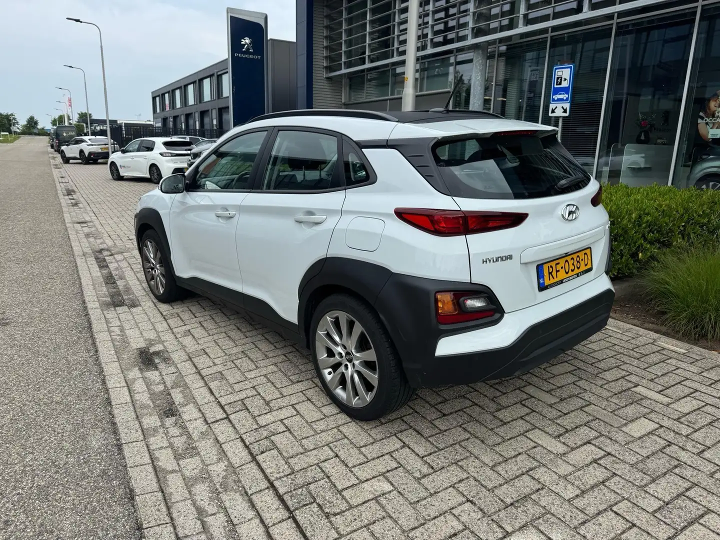 Hyundai KONA 1.0T Comfort Wit - 2