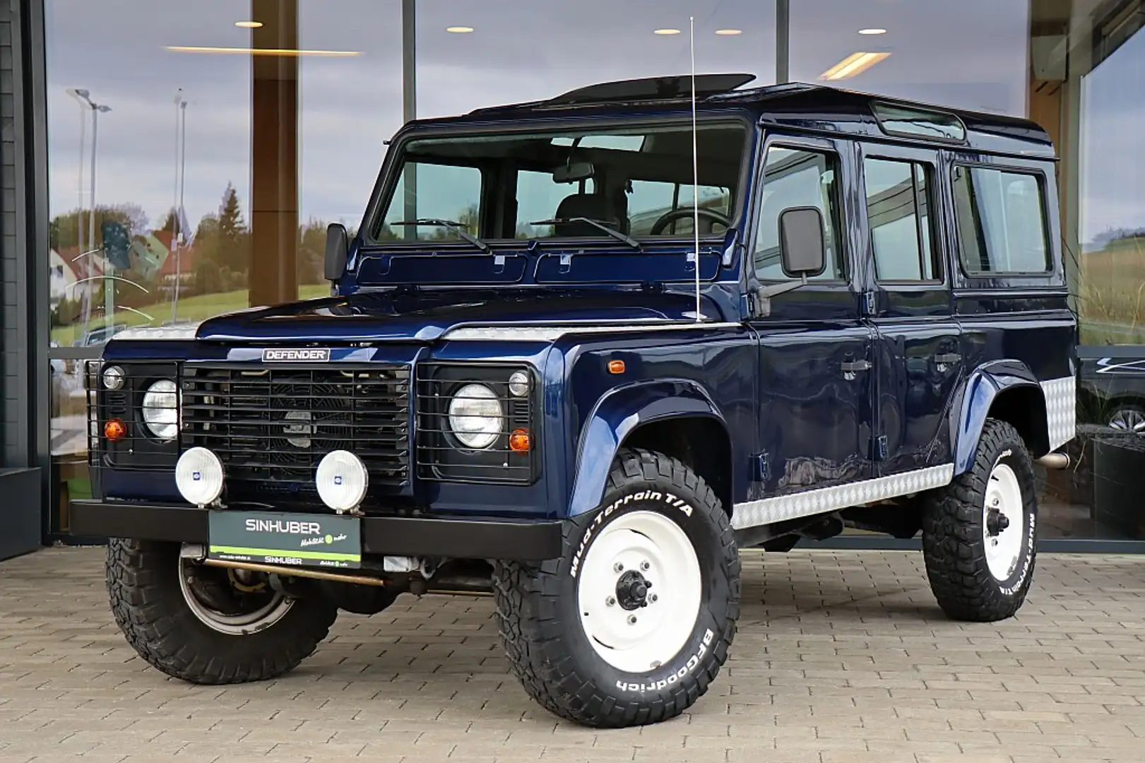 Land Rover Defender 110" Station Wagon 2,5 TD Blau - 1
