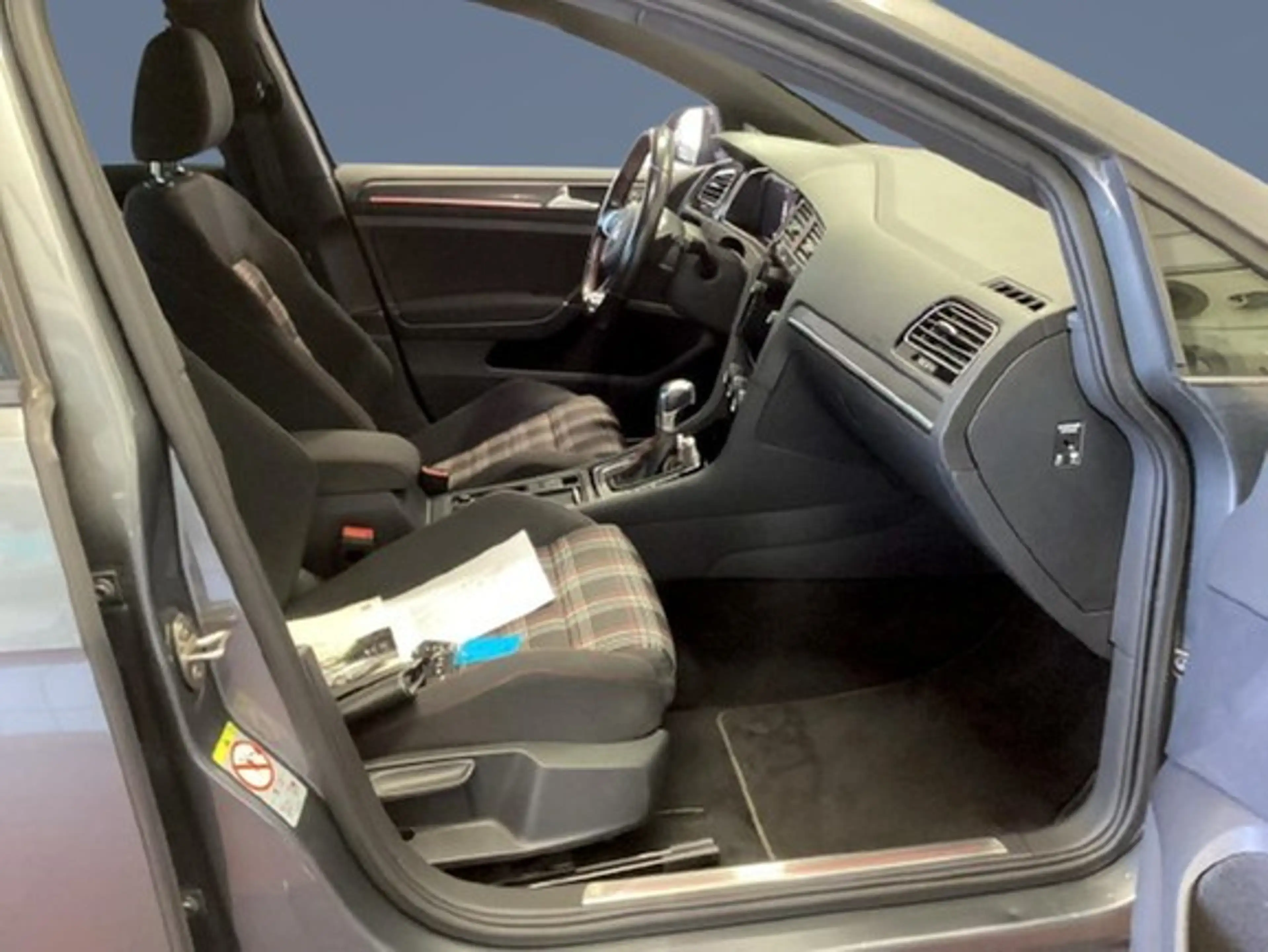 Volkswagen Golf VII 2.0 TSI DSG GTI Performance PANORAMA NAVI A... — photo 3