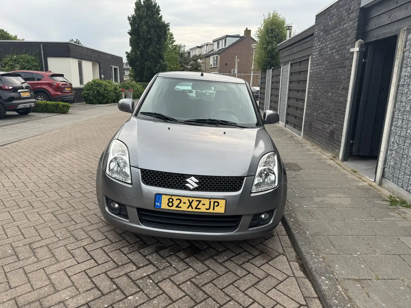 Suzuki Swift 1.5 exclusief automaat, trekhaak, Apple CarPlay Grijs - 1