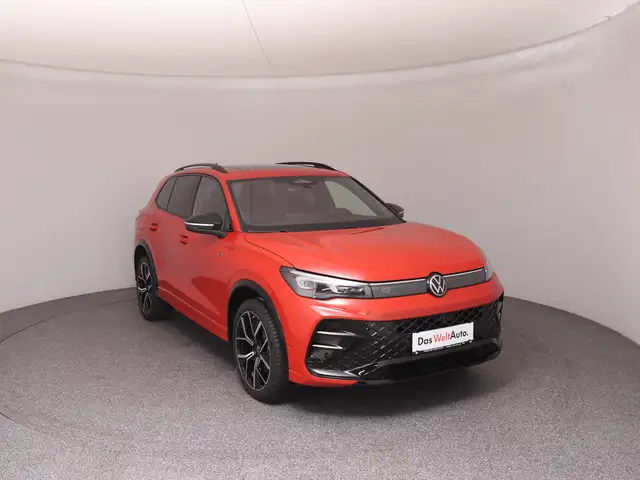 Volkswagen Tiguan view 2