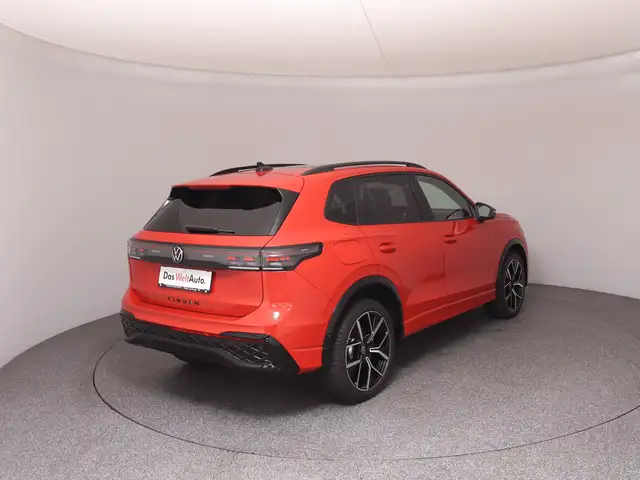 Volkswagen Tiguan view 4