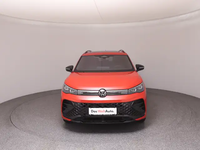 Volkswagen Tiguan view 3