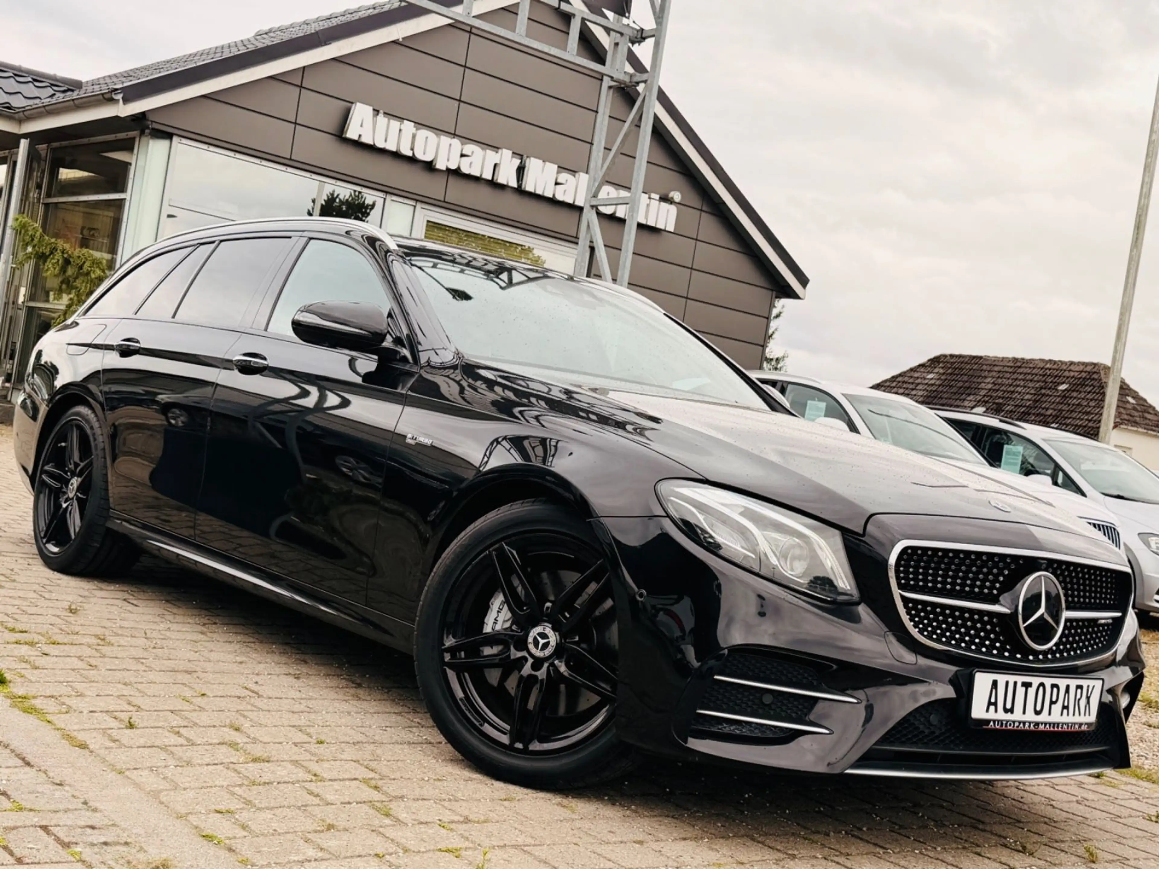 Mercedes-Benz E 43 AMG T-Modell 4Matic 9G*PANORAMA*HEAD-UP*