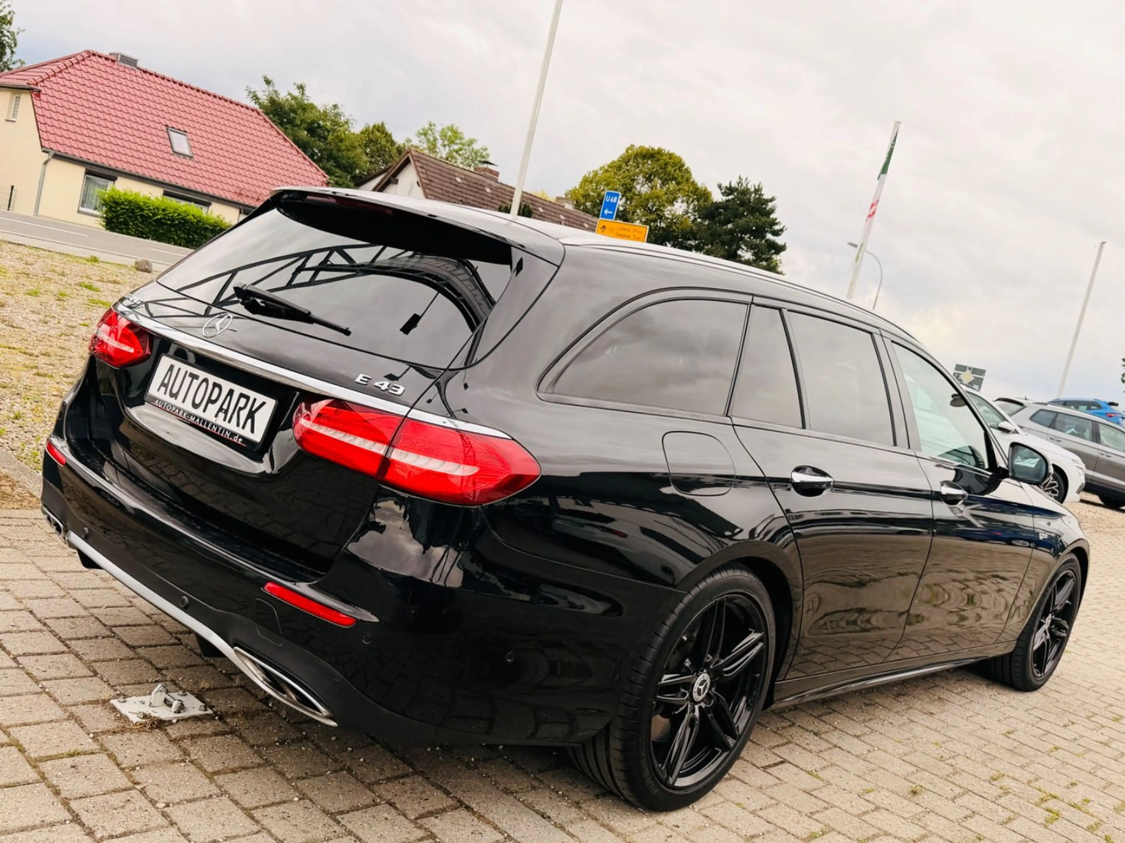 Mercedes-Benz E 43 AMG T-Modell 4Matic 9G*PANORAMA*HEAD-UP* — photo 6
