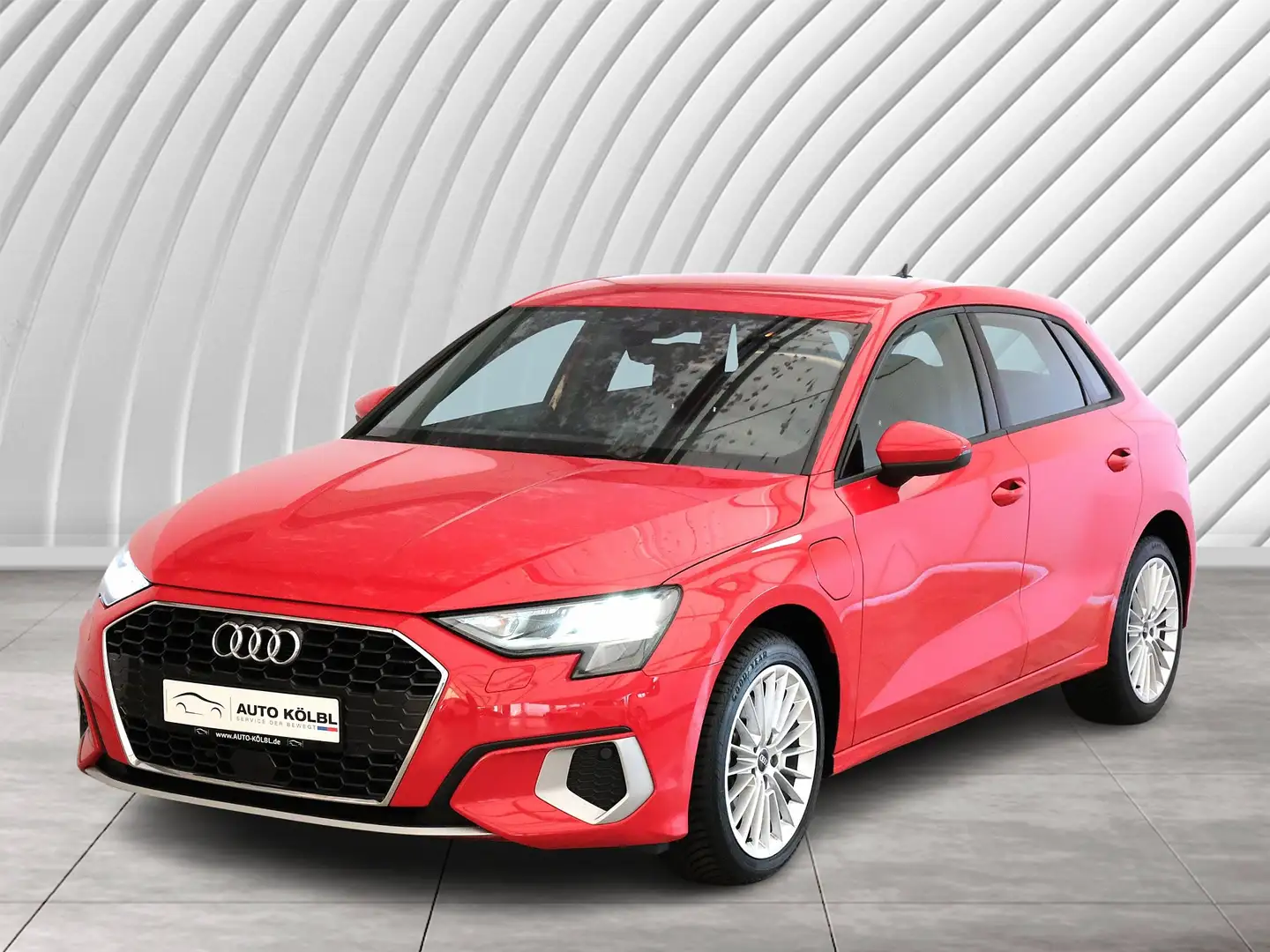 Audi A3 Sportback 40 TFSI e advanced LED PDC V+H DAB Rot - 1
