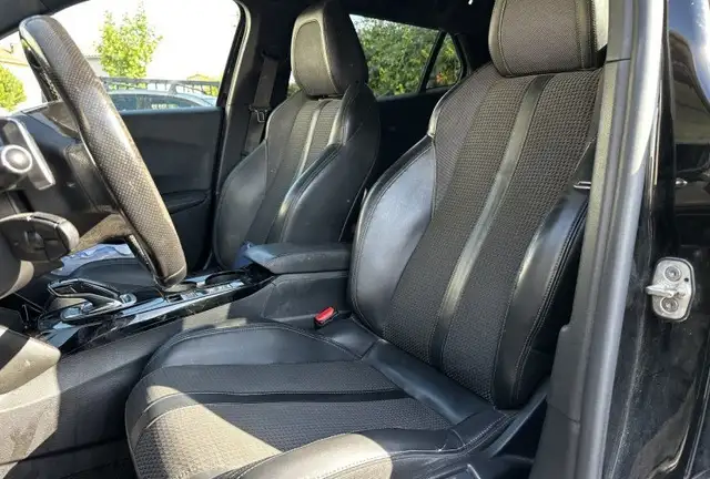 Peugeot 2008 view 11