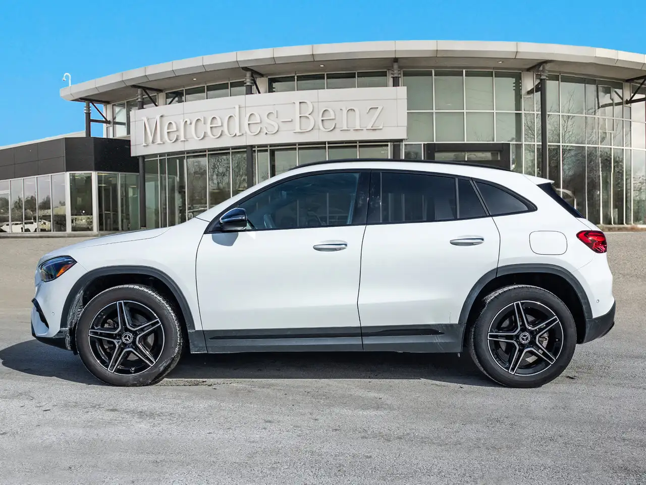 Mercedes-Benz GLA снимка Mercedes-Benz GLA